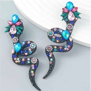 💙 Betsey Johnson colorful slithering snake earrings 💙